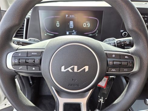 Used 2023 Kia Sportage LX image 18