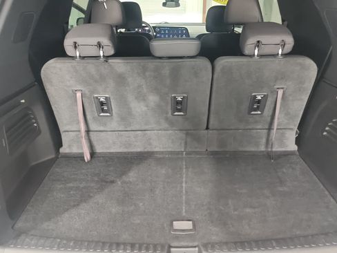 Used 2025 Chevrolet Traverse LT FWD image 33
