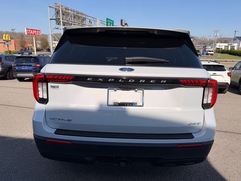Used 2025 Ford Explorer Active AWD/4WD image 5