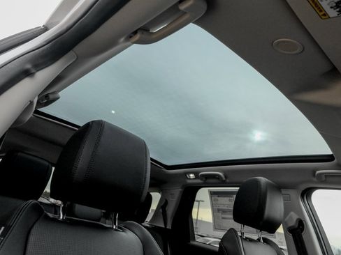 Used 2025 Land Rover Discovery Sport S image 22