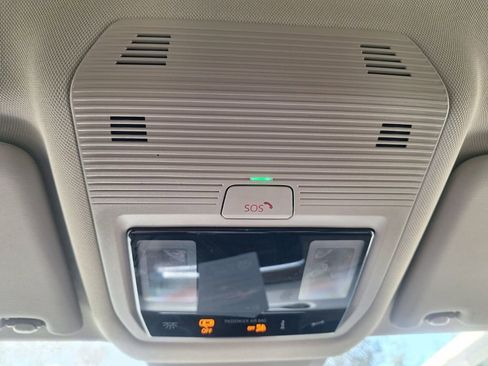 Used 2025 Volkswagen Atlas SE image 19