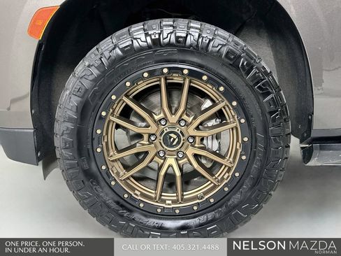 Used 2021 Chevrolet Tahoe High Country w/ Premium Package AWD/4WD image 36