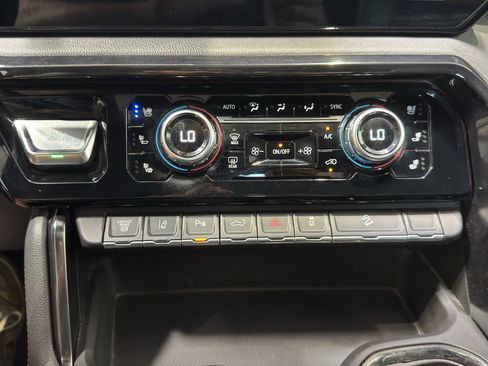 Used 2024 GMC Sierra 2500 AT4 w/ AT4 Premium Plus Package AWD/4WD image 33