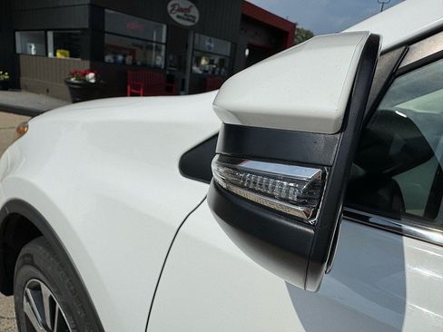 Used 2018 Toyota RAV4 XLE AWD/4WD image 14