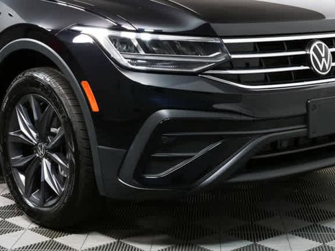 Used 2023 Volkswagen Tiguan SE FWD image 38