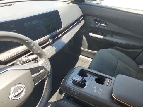 Used 2024 Nissan Ariya FWD image 23