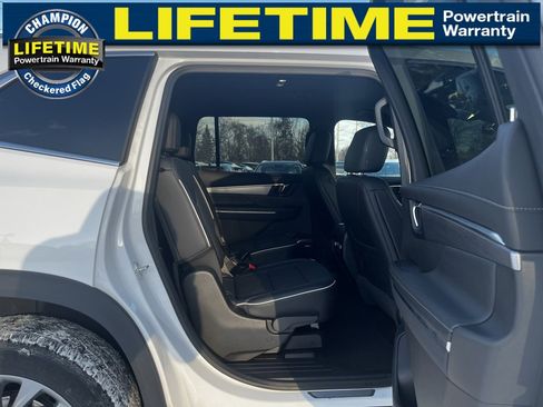 Used 2025 Buick Enclave Preferred image 32