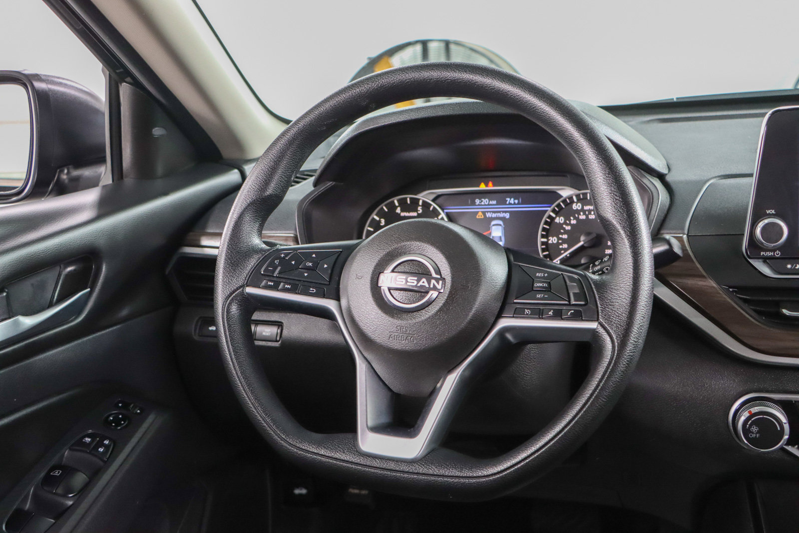 Used 2024 Nissan Altima 2.5 SV FWD image 12