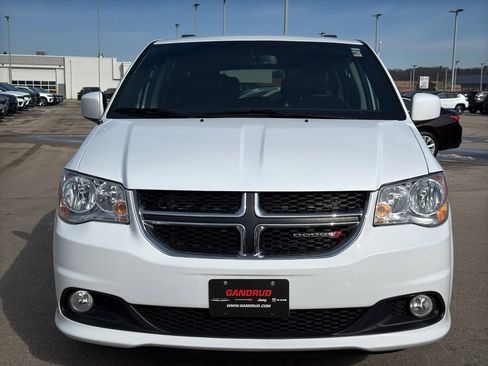 Used 2017 Dodge Grand Caravan SXT image 3