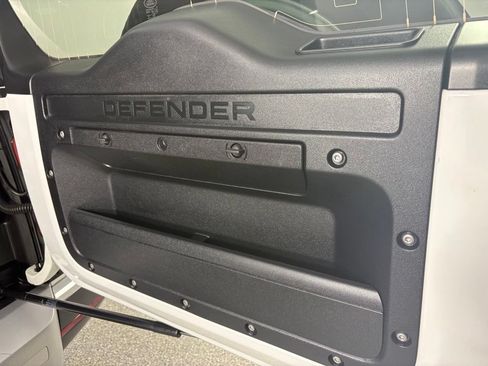 Used 2023 Land Rover Defender 130 SE AWD/4WD image 33