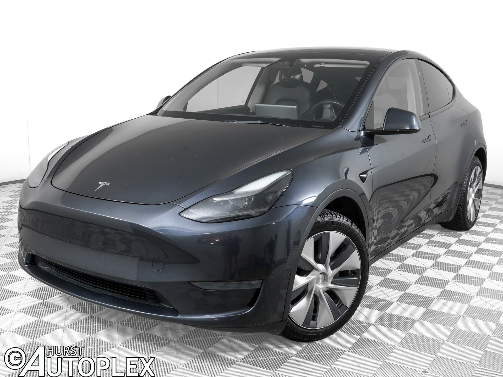 Used 2024 Tesla Model Y Long Range AWD/4WD image 1