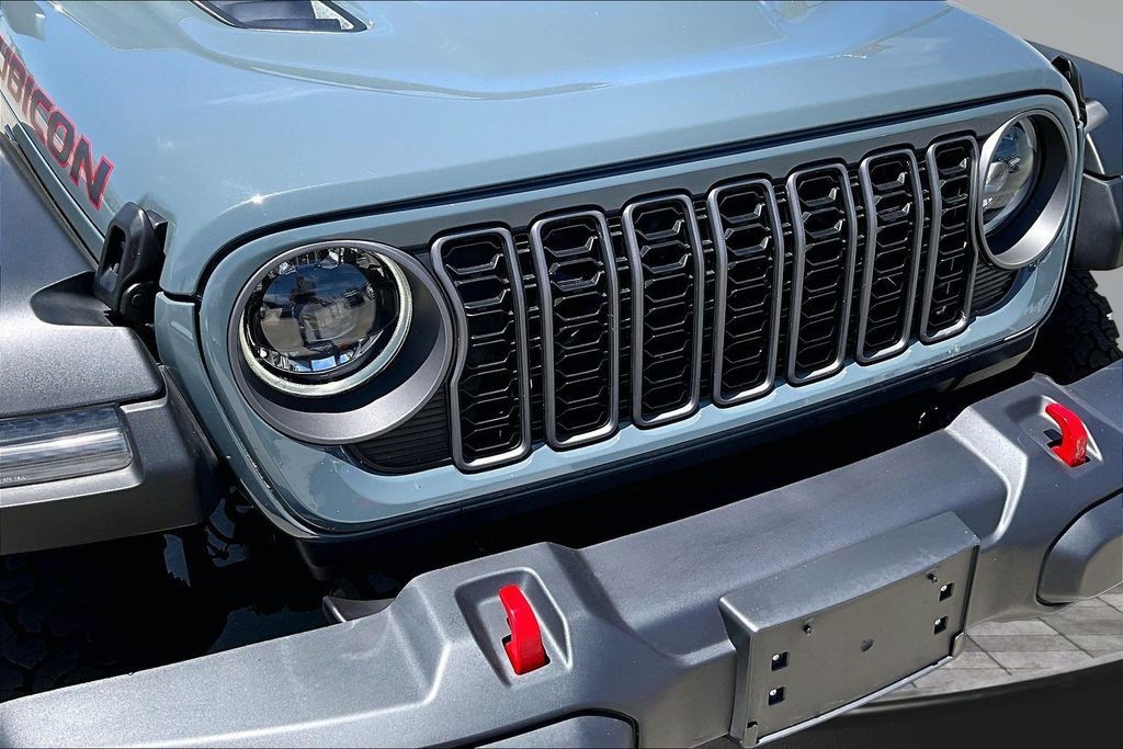 Certified 2025 Jeep Wrangler Unlimited Rubicon w/ Convenience Group AWD/4WD image 29