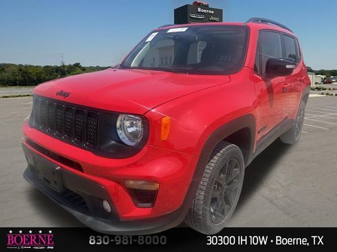 Used 2023 Jeep Renegade Altitude w/ Sun/Sound Group AWD/4WD image 3