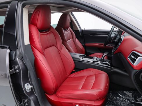 Certified 2023 Maserati Ghibli Modena RWD image 9
