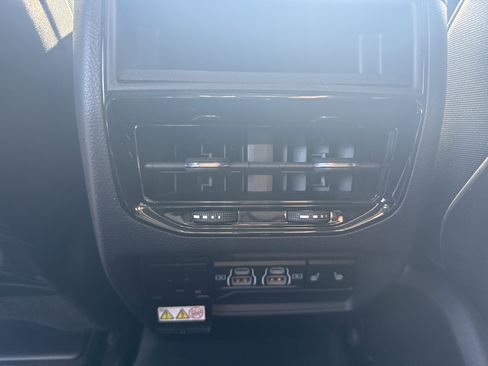 Used 2023 Jeep Grand Cherokee Limited w/ Luxury Tech Group II image 14