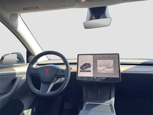 Used 2023 Tesla Model Y Long Range image 13