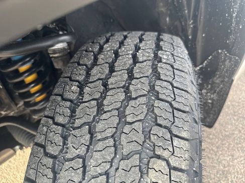 Used 2023 Toyota Tacoma TRD Off-Road image 40