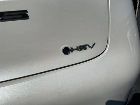Used 2024 Toyota Prius XLE AWD/4WD image 10