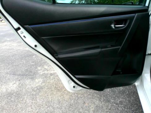 Used 2019 Toyota Corolla SE image 23