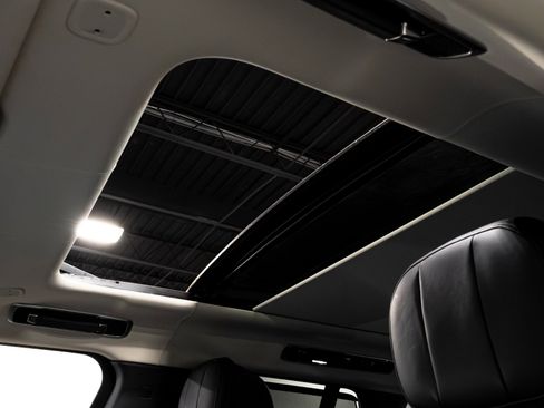 Used 2023 Land Rover Range Rover Autobiography image 12