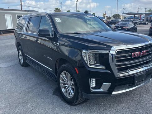 Used 2021 GMC Yukon XL SLT w/ SLT Premium Package AWD/4WD image 5