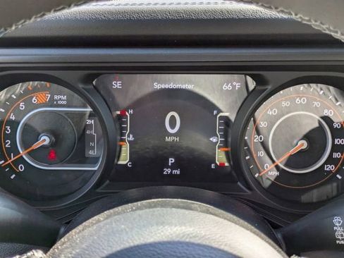 New 2025 Jeep Wrangler Unlimited Rubicon w/ Convenience Group image 28