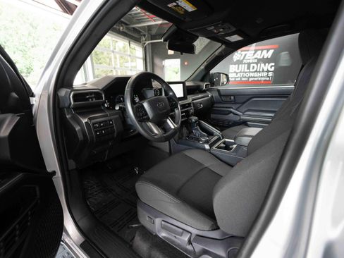 Used 2025 Toyota 4Runner SR5 AWD/4WD image 8