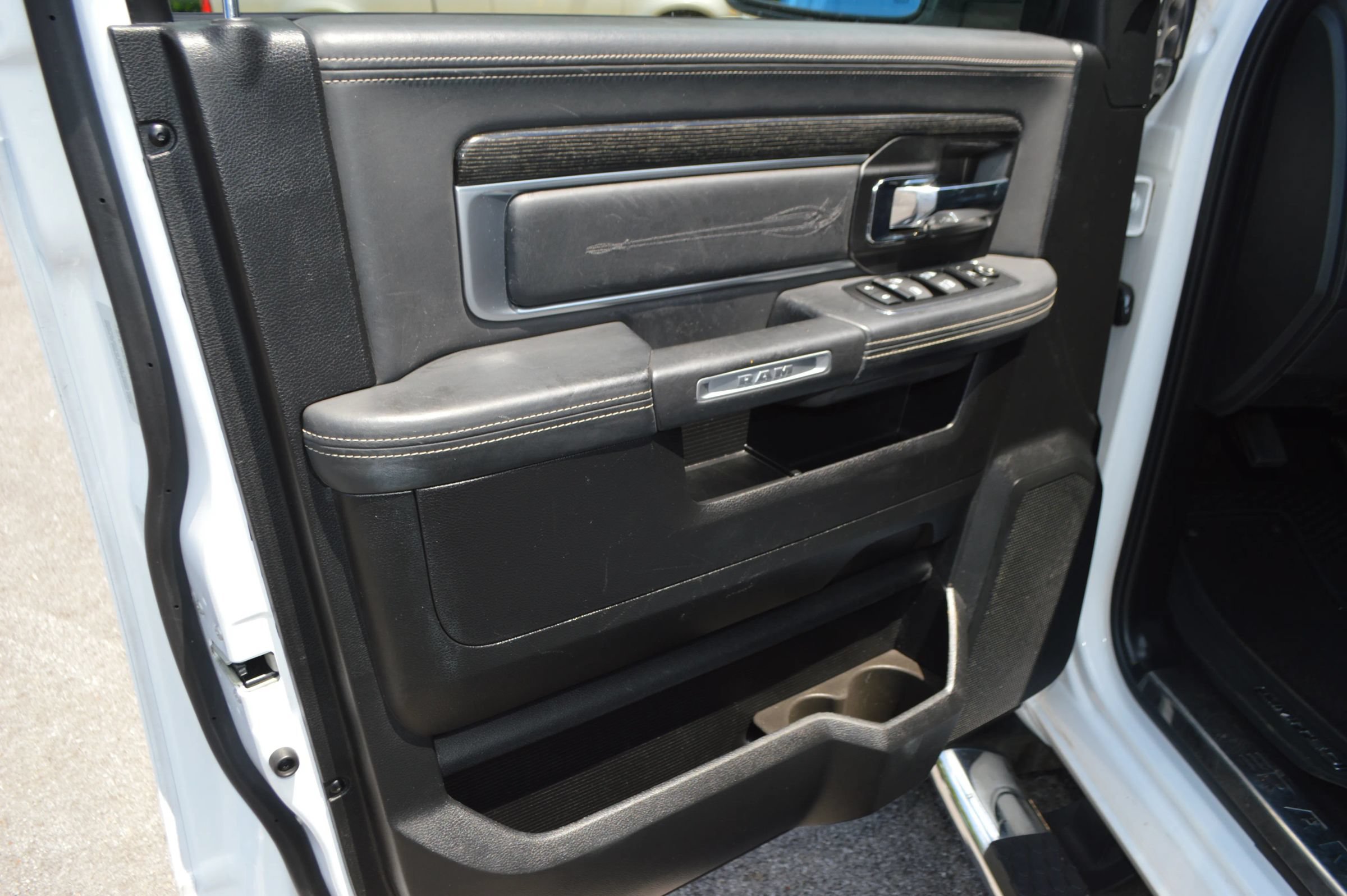 Used 2015 RAM 1500 Limited AWD/4WD image 14