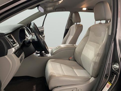 Used 2017 Toyota Highlander Plus image 9