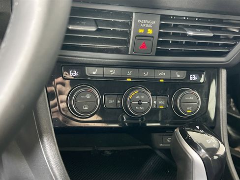 Used 2023 Volkswagen Jetta SE image 15