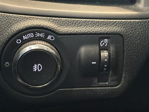 Used 2017 Buick Envision Essence FWD image 37
