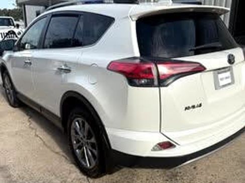 Used 2018 Toyota RAV4 Limited image 6
