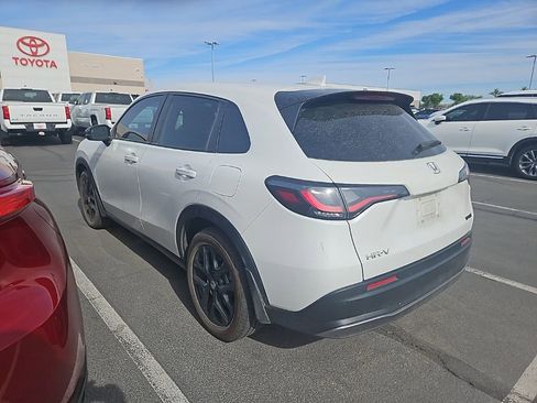 Used 2023 Honda HR-V Sport image 2