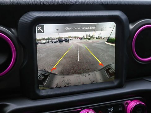 Used 2021 Jeep Gladiator Willys image 23