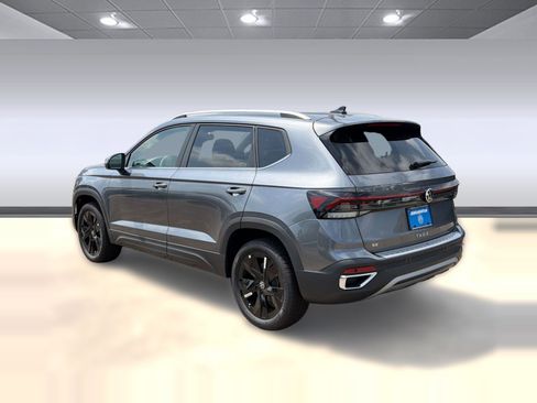 New 2026 Volkswagen Taos SE FWD image 3