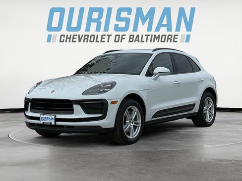 Used 2022 Porsche Macan image 2