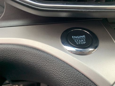 Used 2022 Ford Explorer XLT w/ Equipment Group 202A image 18