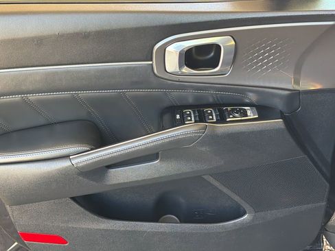 Used 2025 Kia Sorento SX image 3