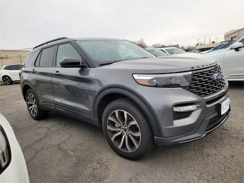 Used 2022 Ford Explorer ST-Line w/ Class IV Trailer Tow Package image 3