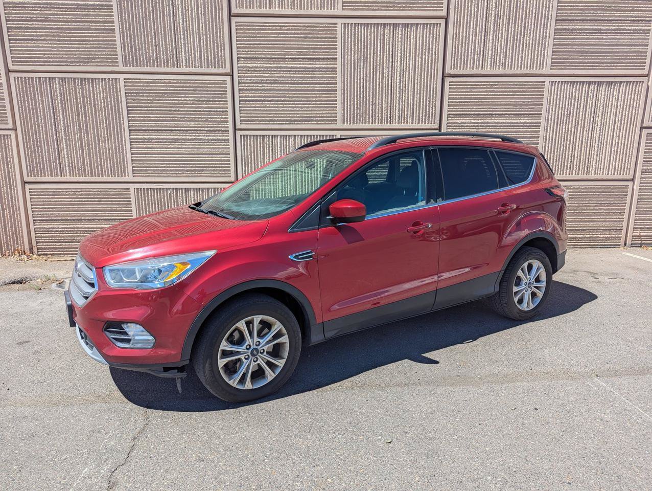 Used 2017 Ford Escape SE w/ SE Leather Comfort Package AWD/4WD image 2