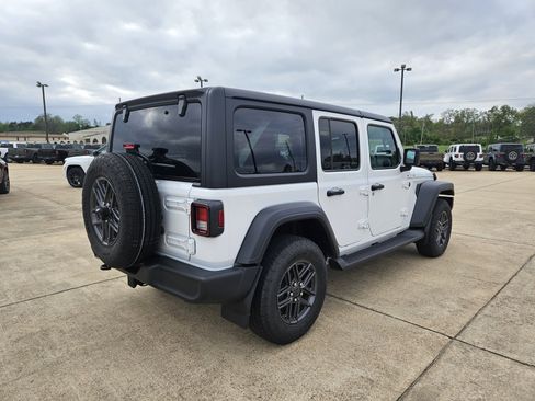 Used 2024 Jeep Wrangler Sport S image 6