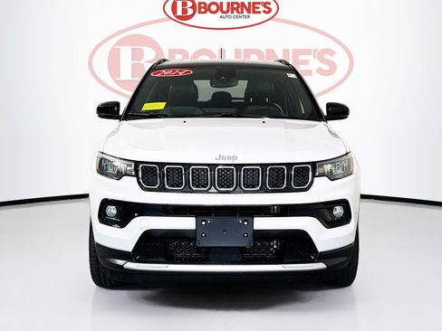 Used 2024 Jeep Compass Limited AWD/4WD image 4