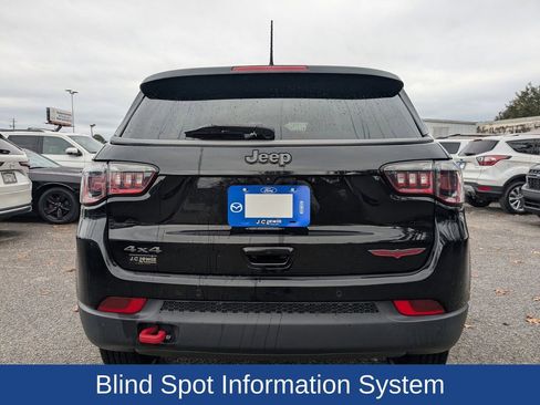 Used 2022 Jeep Compass Trailhawk image 5