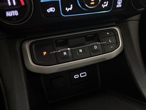 Used 2023 GMC Acadia SLE image 44