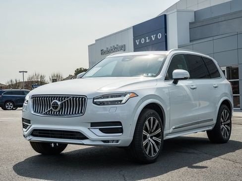 Used 2023 Volvo XC90 B6 Plus w/ Protection Package image 3