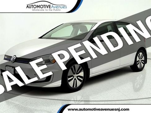 Used 2016 Volkswagen e-Golf SE FWD image 1