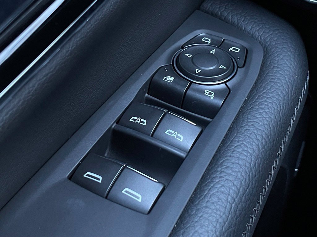 Used 2025 GMC Yukon XL Denali w/ Advanced Technology Package AWD/4WD image 12