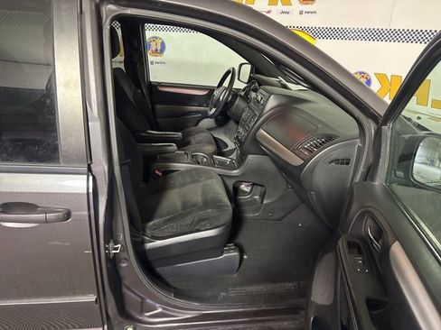 Used 2015 Dodge Grand Caravan SXT w/ Blacktop Package image 19