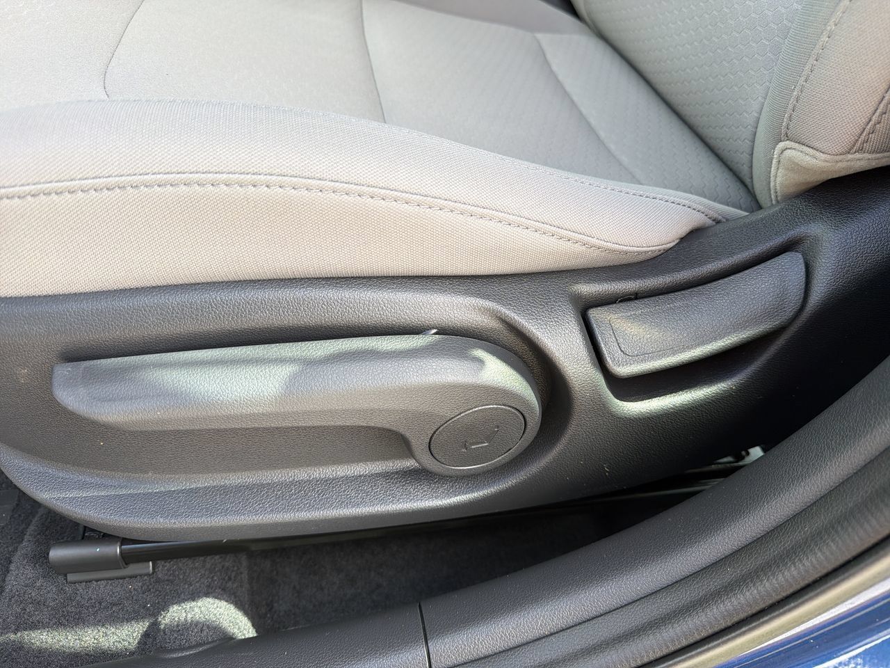 Used 2020 Hyundai Elantra SE FWD image 19