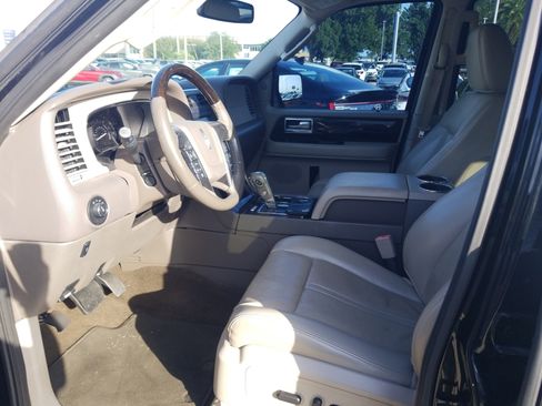 Used 2017 Lincoln Navigator Select RWD image 10
